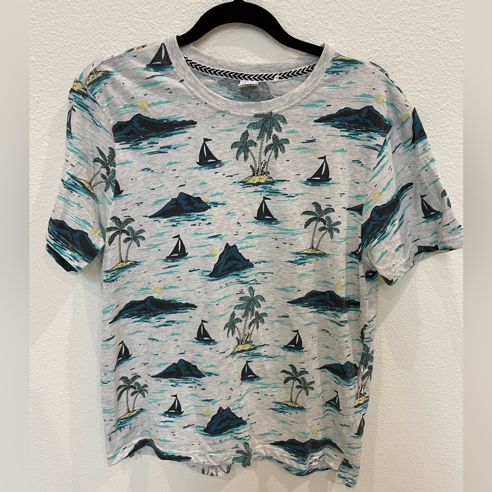 Sovereign Code Island Print Gray Tee